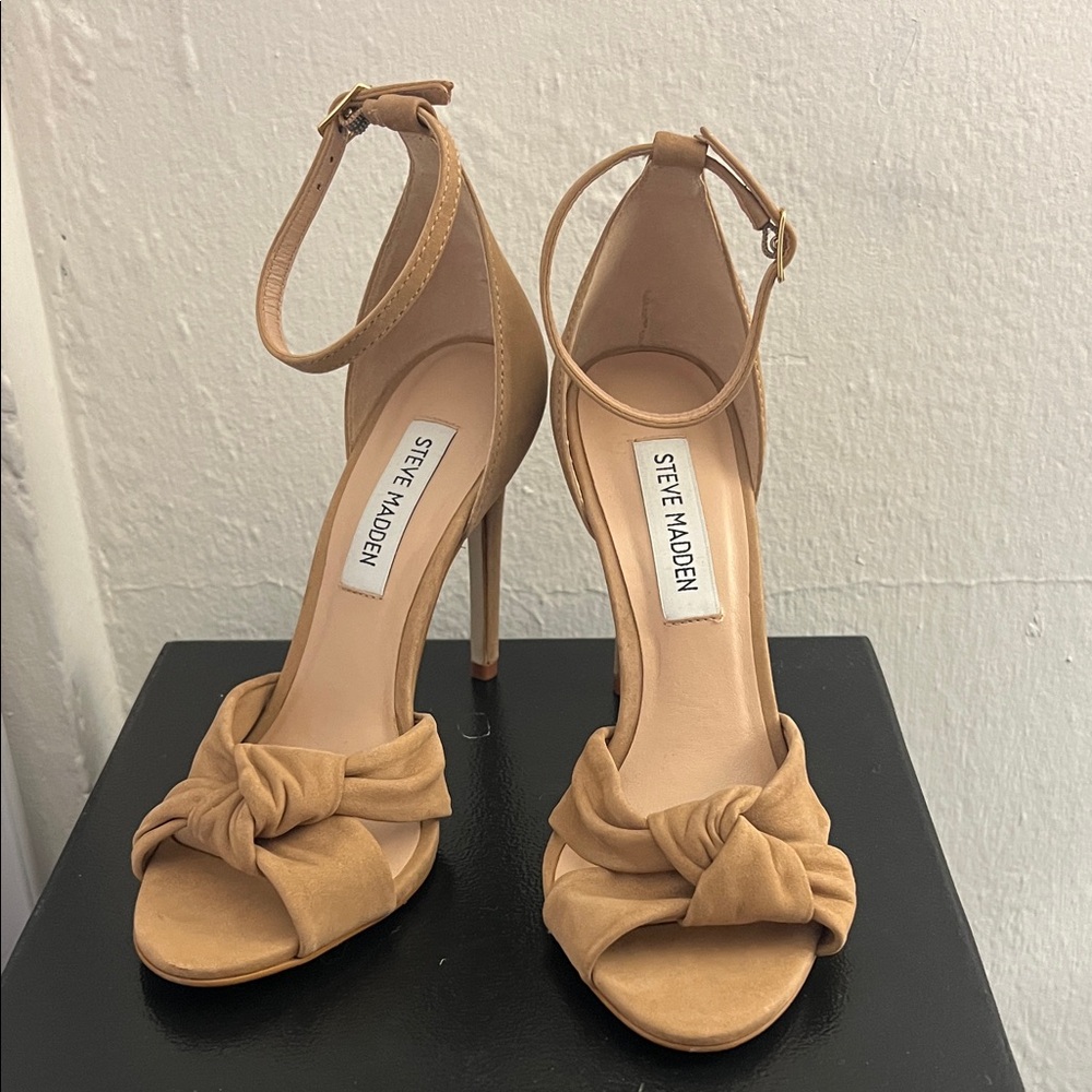 Steve Madden Tan Knotted Ankle-Strap Stiletto Heels